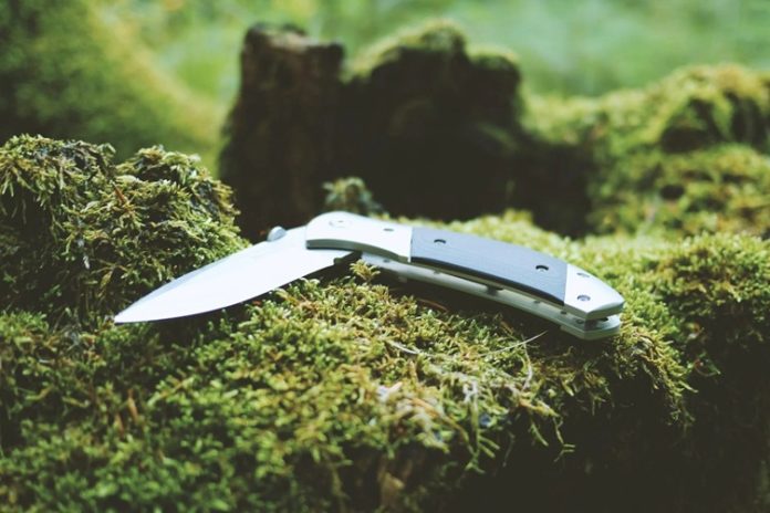 A Practical Guide to Automatic and OTF Knives for Outdoor Enthusiasts